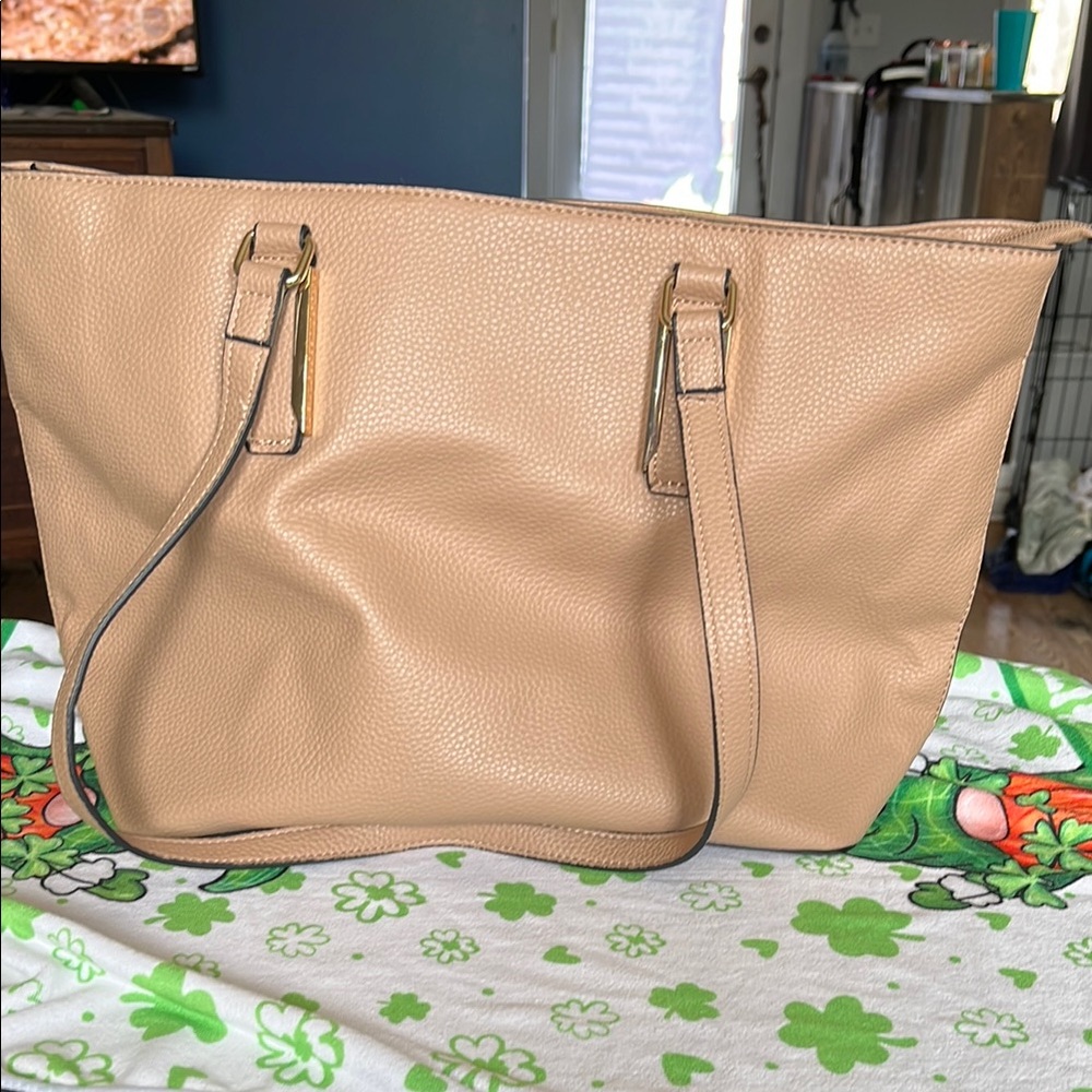 Elegant Tan Leather Tote Bag. Mathew and Julian.